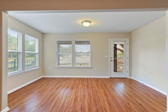 Building Photo - 510 Holiday Creek Ln