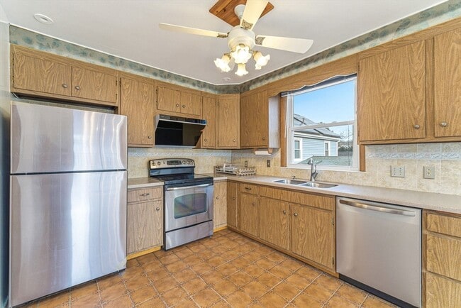 Building Photo - 7 Carol St