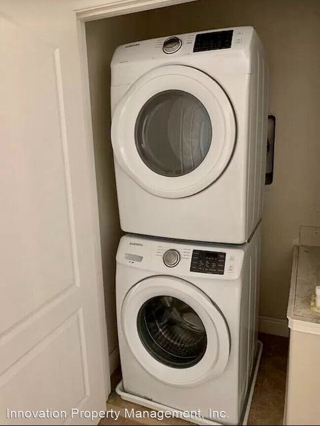 Building Photo - 4 br, 3.5 bath House - 8103 Roseville Blvd