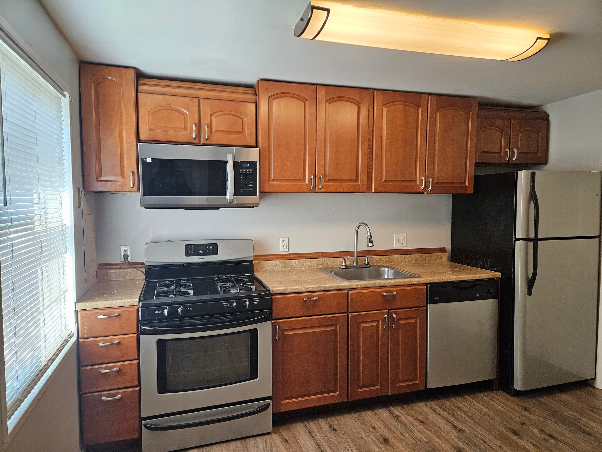 Building Photo - 1951 Dutch Village Dr