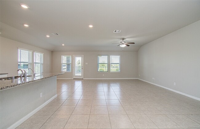 Building Photo - 2815 Dry Creek Dr