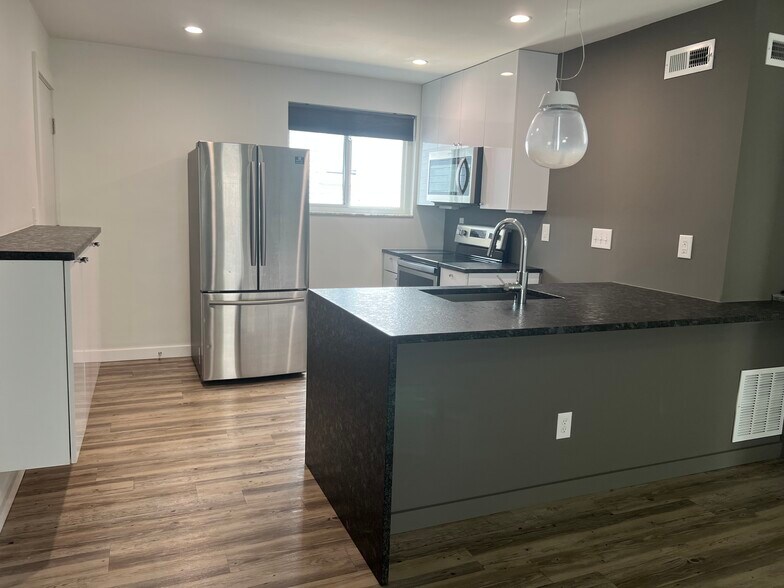 Building Photo - 4711 Osgood St