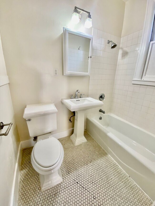 Building Photo - 1925 Pierce St