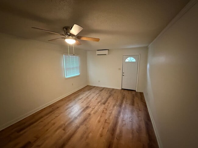 Building Photo - Beautiful Split level home with tons of upgrades!!