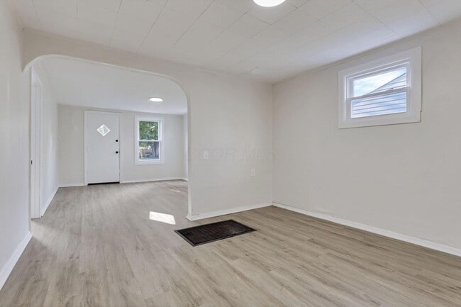 Building Photo - 561 Erickson Ave