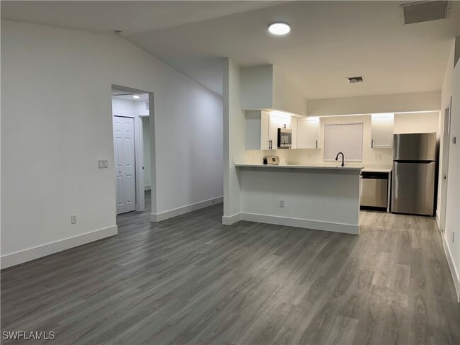 Building Photo - 6016 Lacota Ave