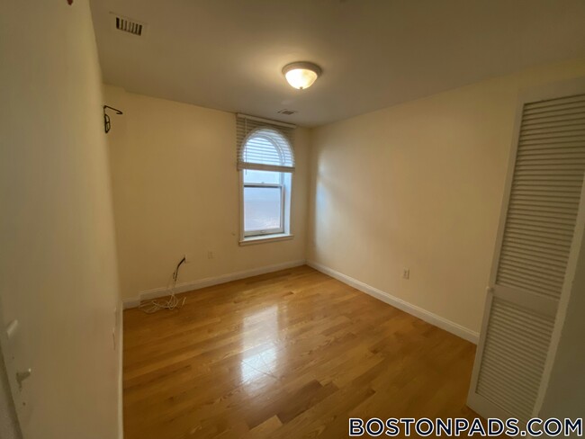 Building Photo - 90 Westland Ave