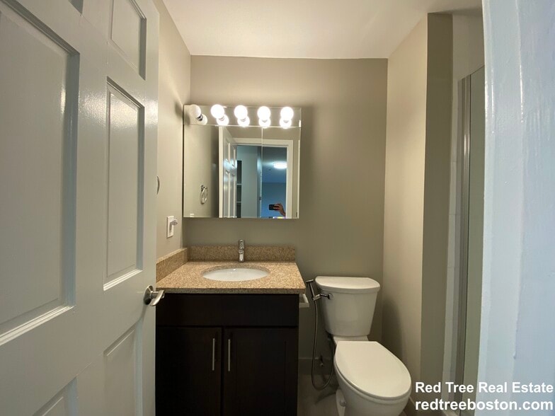 Building Photo - 1111 Beacon St