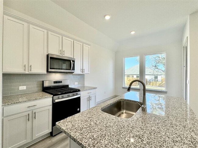 Building Photo - 500 Deerpath St