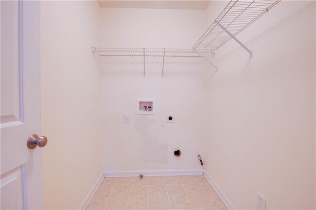 Building Photo - 2565 Vistoria Dr
