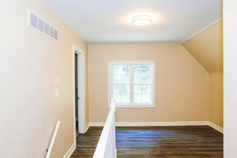 Building Photo - 3981 Willow Creek Dr