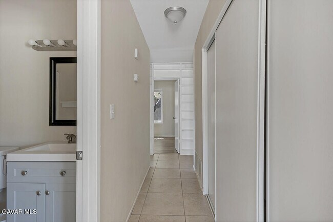 Building Photo - 44556 Fenhold St