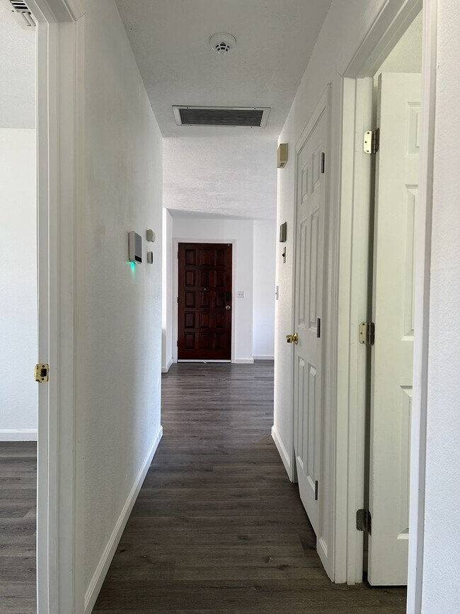 Building Photo - Please contact Vaughn Realty to set up an appointment, 760-446-6561