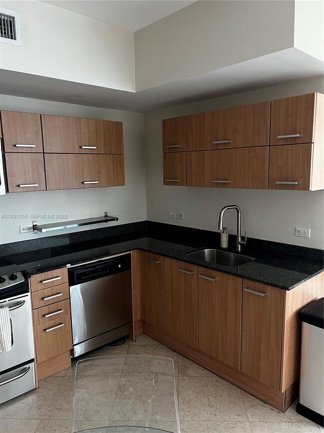 Building Photo - 350 S Miami Ave