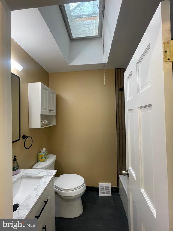 Building Photo - 1230 Napfle Ave