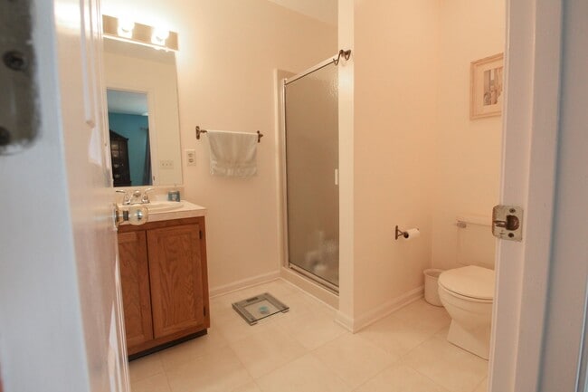 Building Photo - Charming 3-Bedroom Townhome for Rent with ...