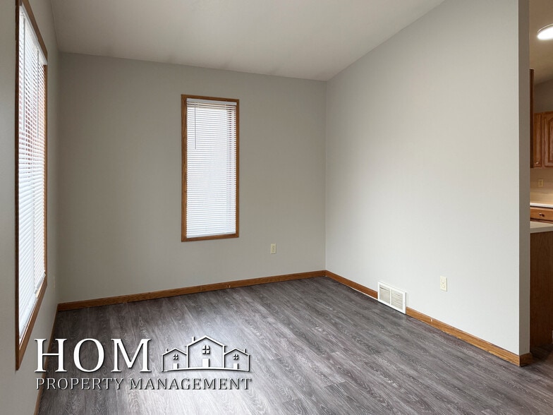 Building Photo - 320 E Lafayette St