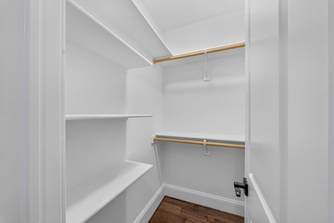 Building Photo - Bright Adams Morgan Condo with Den, Two Full Baths & In-Unit Laundry