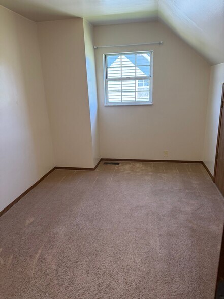 Building Photo - 111 Longacre Dr