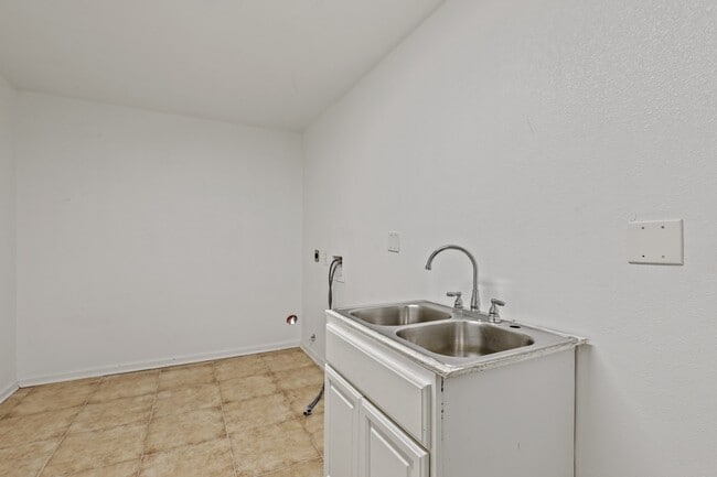 Building Photo - 9315 Laura Koppe Rd