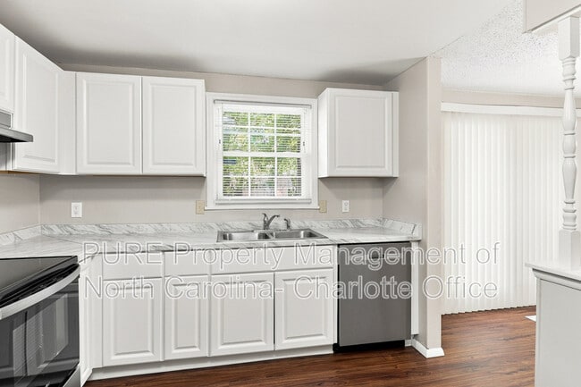 Building Photo - 8115 Bald Ridge Dr