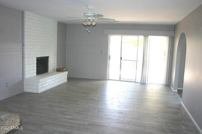Building Photo - 2217 S Las Flores