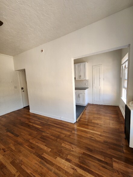 Building Photo - 1845 N Gramercy Pl