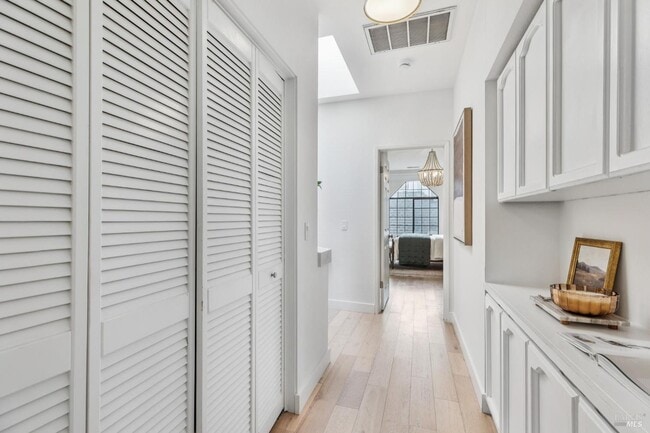 Building Photo - 93 Ashford Ave