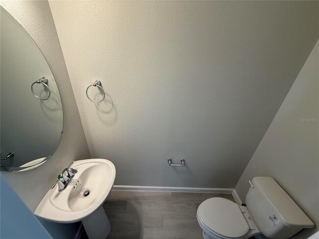 Building Photo - 14910 Harvest St