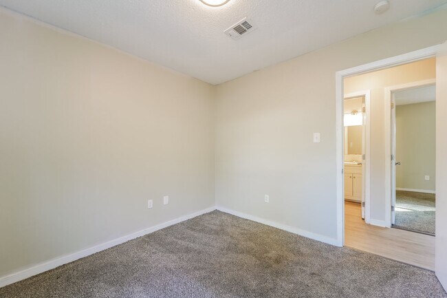 Building Photo - 2636 Revere St