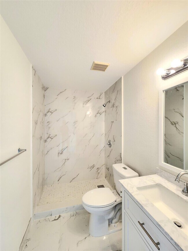 Building Photo - 15145 Michelangelo Blvd