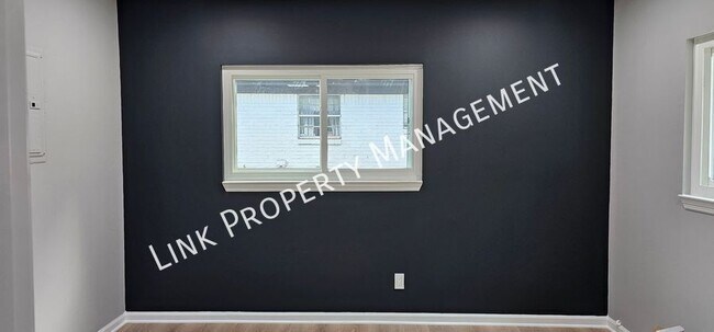 Building Photo - 123 Sequoia Dr