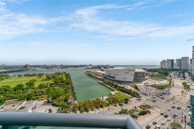 Building Photo - 900 Biscayne Blvd
