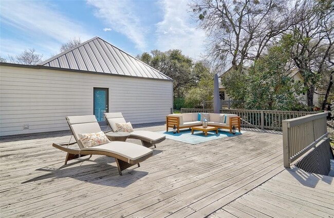 Building Photo - 6 Sugar Creek Dr