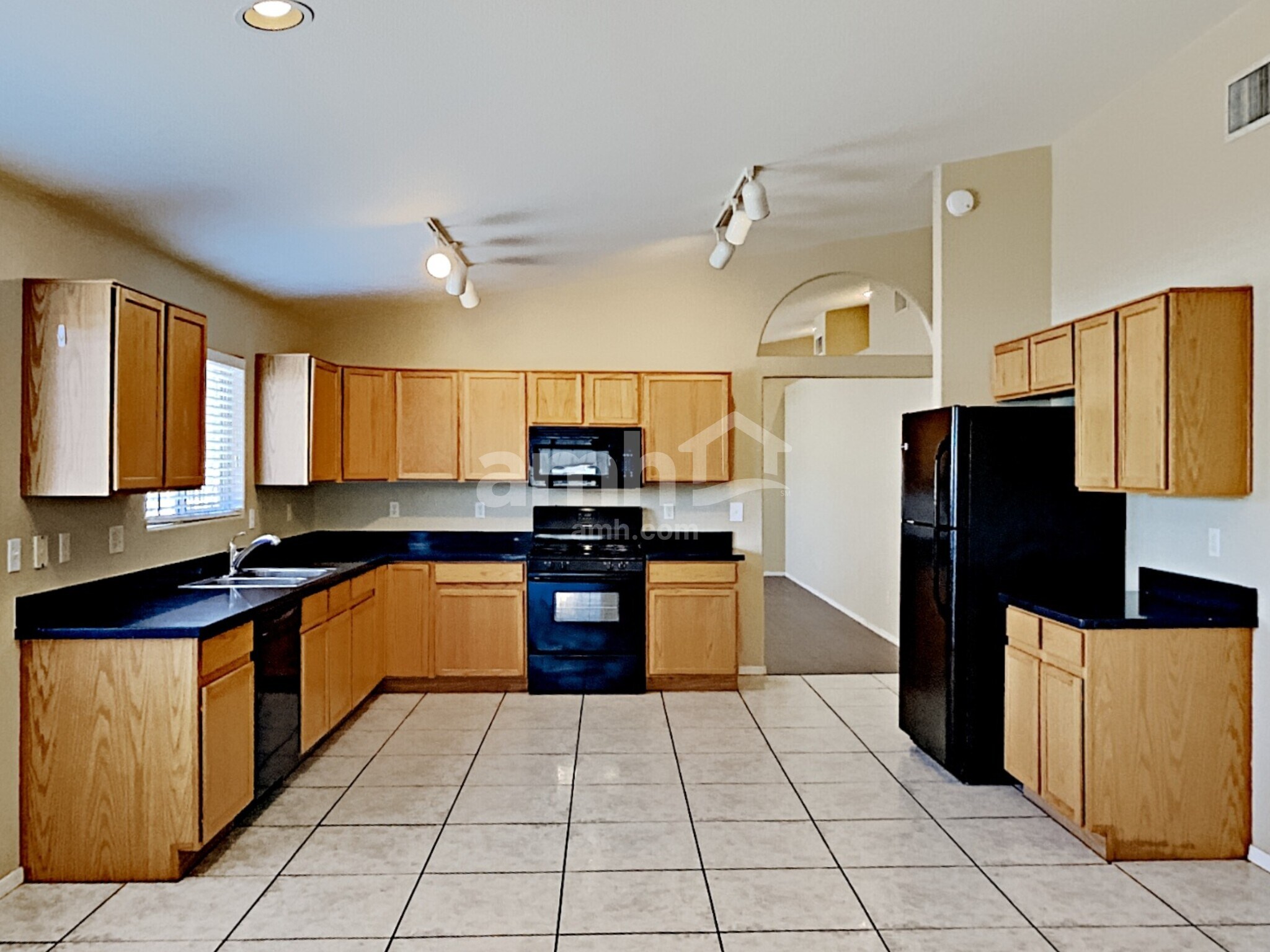 Building Photo - 5691 S Abbottsford Dr