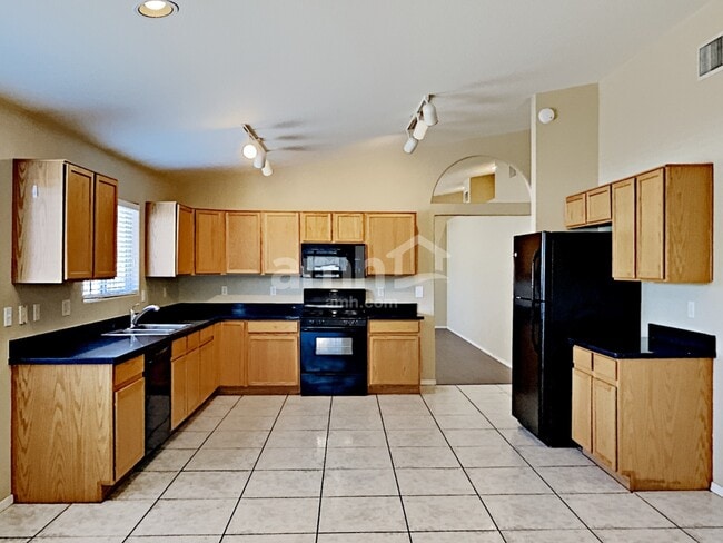 Building Photo - 5691 S Abbottsford Dr