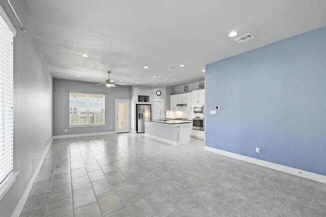 Building Photo - 13701 Ronald Reagan Blvd