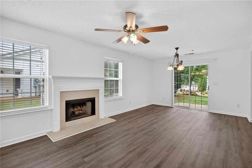 Building Photo - 275 Cottonwood Creek Cir