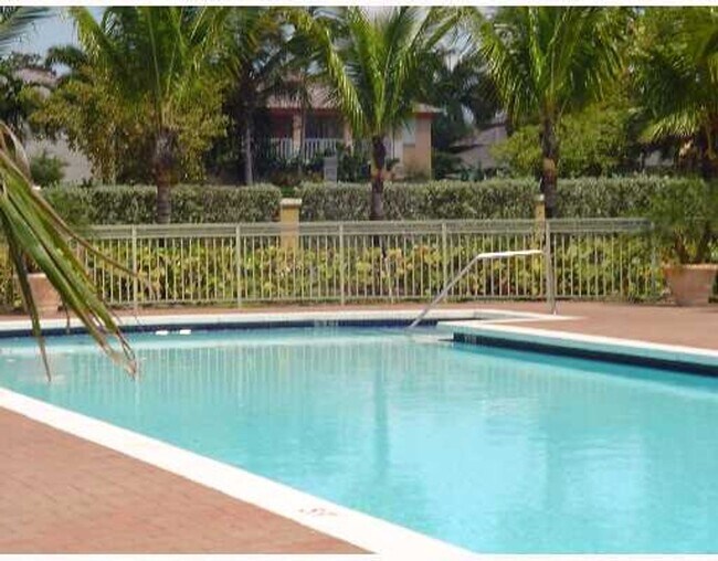 Building Photo - 2BR/2.5BA Townhouse with 2 Master Suites in Sorrento Lakes