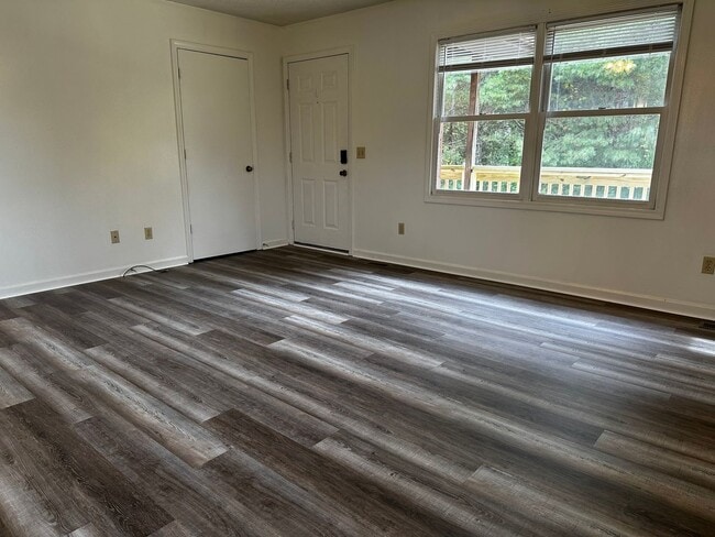 Building Photo - Newly Remodeled Duplex in Blacksburg