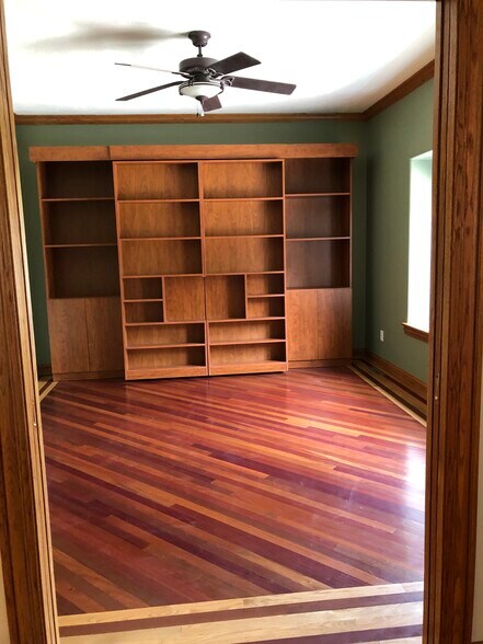 Building Photo - 859 Clearwater Cv W