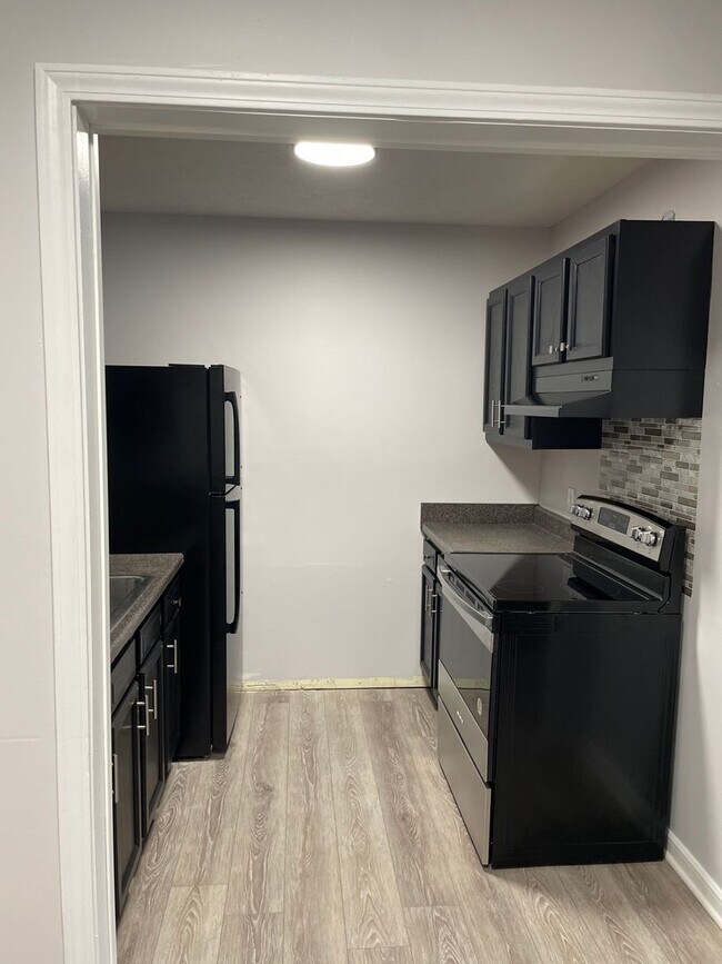 Building Photo - 380 Main Cross St