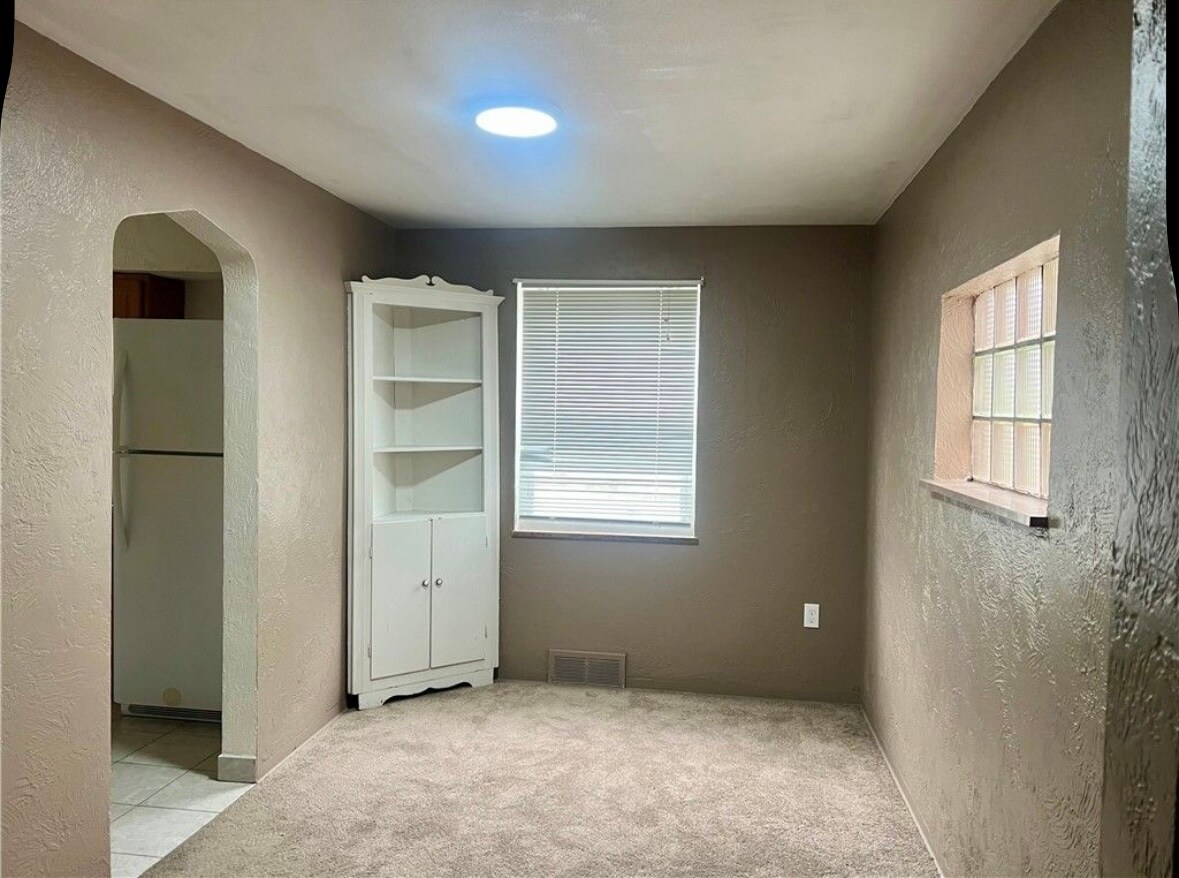 Building Photo - 650 Dunster St