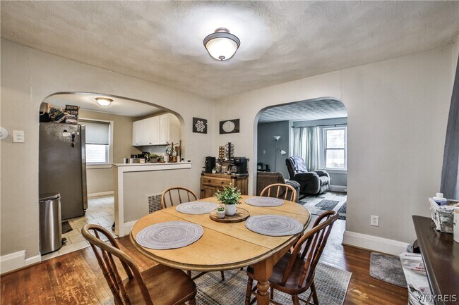 Building Photo - 153 Springville Ave