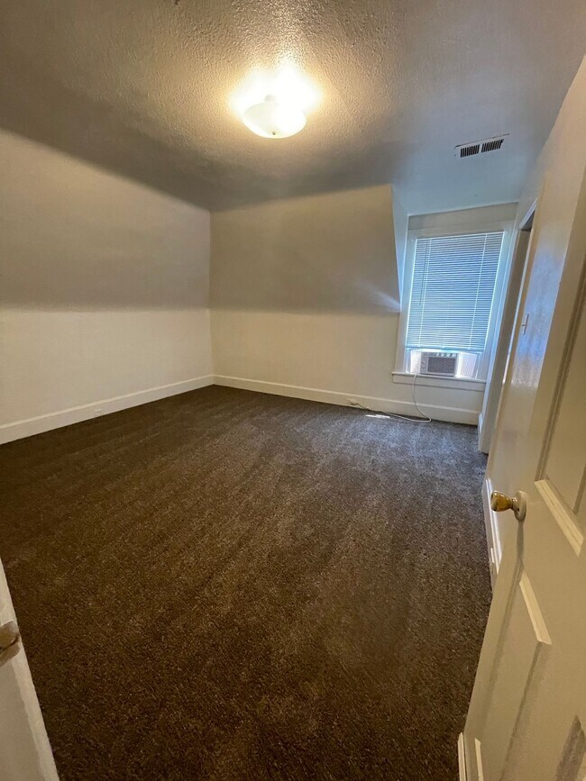 Building Photo - 1229 12th St