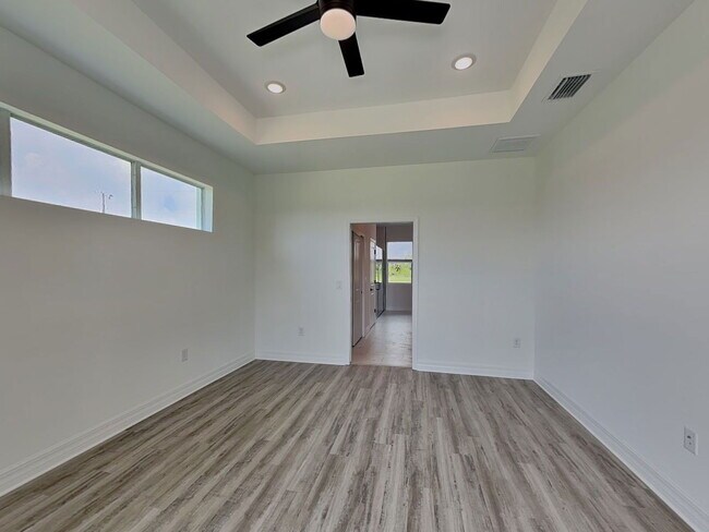 Building Photo - 377 Biltmore St