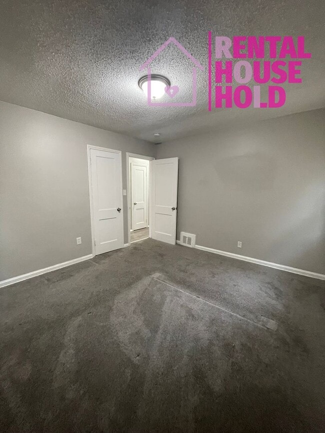 Building Photo - NEW LISTING | 2 BEDS 1 BATH | BASEMENT | G...