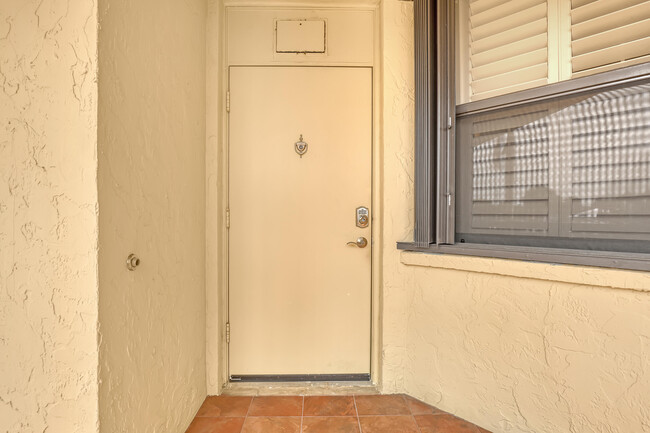 Building Photo - 9550 S Ocean Dr