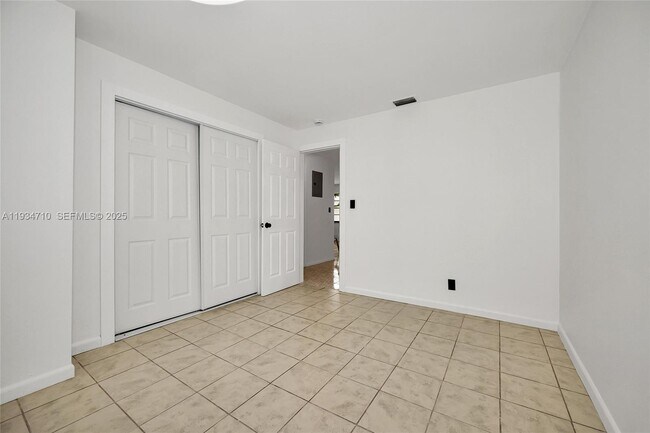 Building Photo - 1204 NE 17th Way