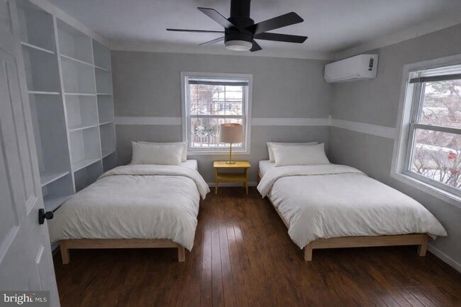 Building Photo - 4913 Lackawanna St